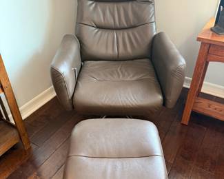 PARKER HOUSE RECLINER WITH OTTOMAN 