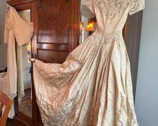 And the tiny waisted gorgeous gown? STUNNING!