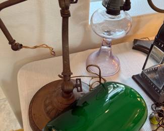 Heavy bankers lamp with mint condition shade....all pieces in baggie underneath 