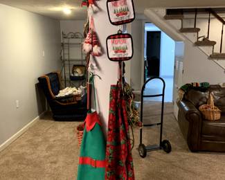 Christmas kitchen pot holders and more. 
