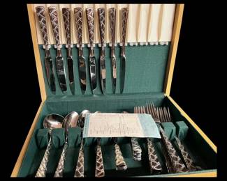 Oneidacraft Deluxe Stainless Utensil Set