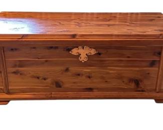 007 Forest Park Line Red Cedar Chest with Key