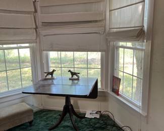 Drop leaf table