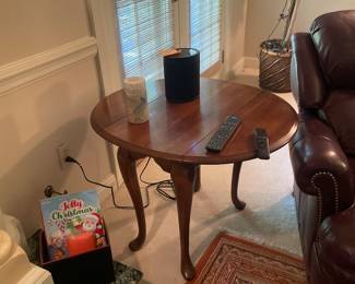 $48.00 - Oak Drop Leaf Wood Side/End Table