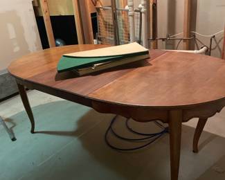 $86.00 - Willett Wood Dining Table with 2 Leaves and Pads