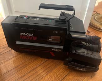 $125 - Vintage Minolta CR-1200S AF VHS Video camera with Case, Light and Strap