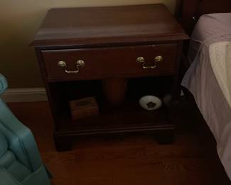 $1425.00 5 Piece Set - Davis Furniture Cherry Wood King Bedroom Set 