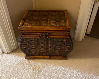 $35.00 - Decorative Basket with Hinged Lid