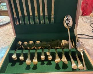 $86.00 - Korea Flatwar Golden Rose Tiara by Towle - 44 Pieces 