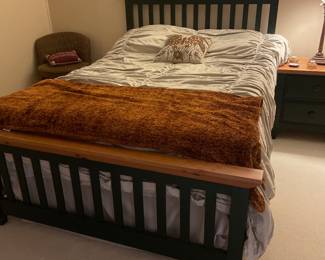 $135.00 - Mission Full Sized Bed