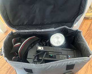 $125 - Vintage Minolta CR-1200S AF VHS Video camera with Case, Light and Strap