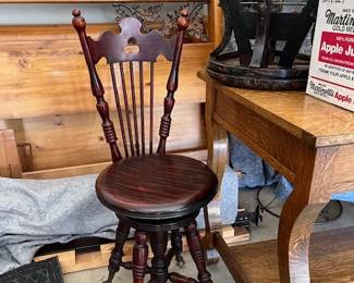 Cool piano stool. Would make a neat vanity stool