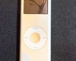 76 AppleiPodNanoA1199EarlyModelCompactIconic