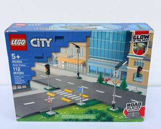 5 LEGOCityGlowintheDarkSetBrandNewinBox