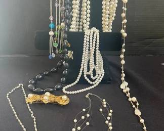PO174Costume Pearls