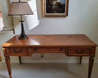 PO108Regency Style Writing Desk With Lamp And Artwork