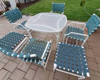 PO171Patio Table And Chairs