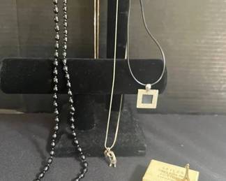 PO183Vintage Pendants
