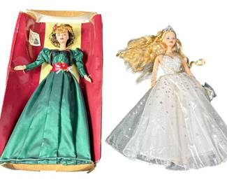 2 Dolls One In Its Box Insert 