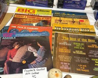 LOT OF COUNTRY RECORDS