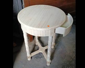WOOD TABLE WITH DRAWER