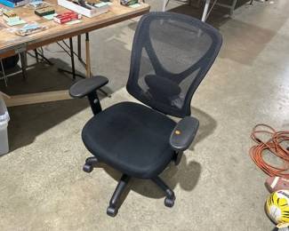 OFFICE CHAIR