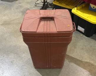 TRASH CAN