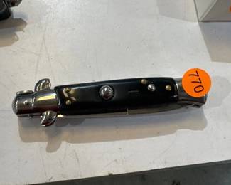 AKC SWITCHBLADE KNIFE