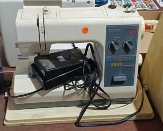 KEN MORE SEWING MACHINE WITH CASE