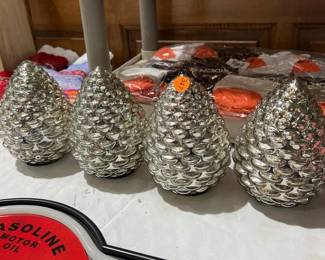 4 PINECONE DECOR
