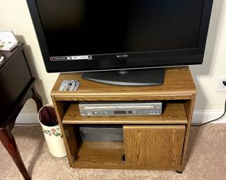 Flatscreen TV, DVD/VHS Player