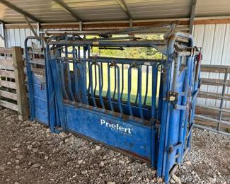 PRIEFERT CATTLE CHUTE