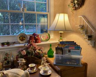 Lamp, Decor, Desk, File Cabinet