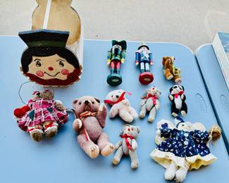 vintage 80s Christmas decor