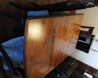 Beautiful kitchen tables with 3 leaves that store internally opens to 8 1/2 feet