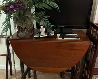 Vintage drop leaf table