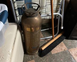 Fire extinguisher 