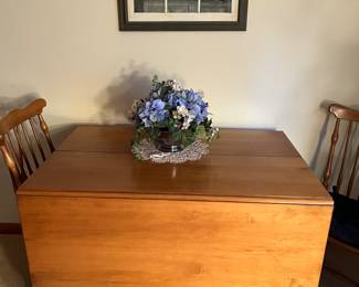 DL DR Table and chairs 