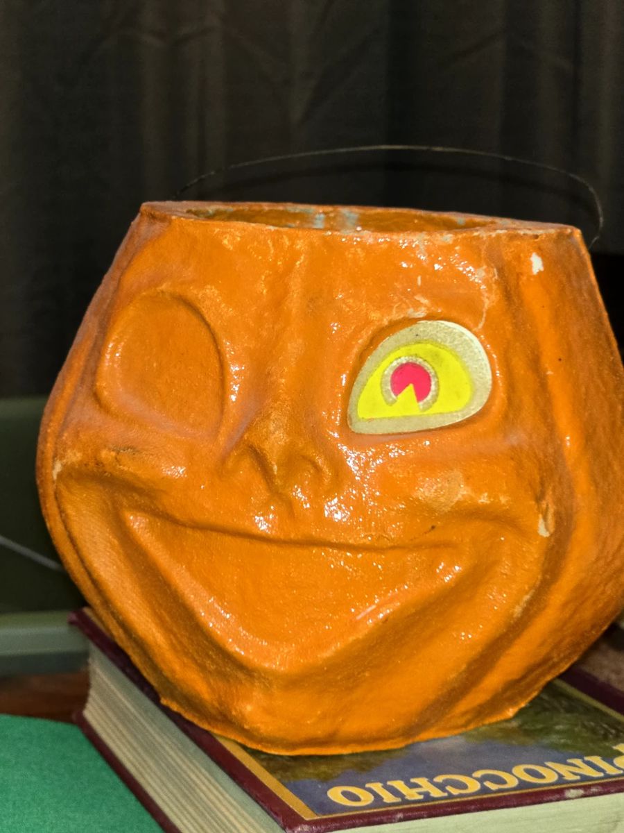 1920's PAPER MACHE HALLOWEEN PUMPKIN