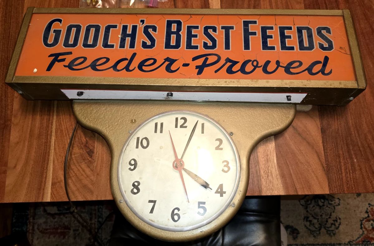 VINTAGE GOOCH'S FEEDS ADVERTISING TEAR-DROP CLOCK