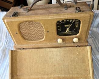 VINTAGE ZENITH BOX RADIO
