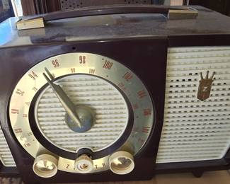 VINTAGE ZENITH Y724 CHOCOLATE BROWN RADIO