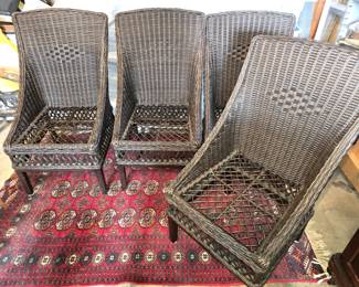SET OF 4 HAMPTON BAY PATIO CHAIRS. LIKE NEW!