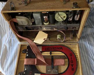 VINTAGE ZENITH WAVEMAGNET BOX RADIO