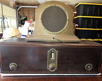 VINTAGE RCA MODEL 17 RADIO w/SPEAKER