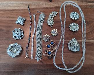 VINTAGE JEWELRY INCLUDING 10K GOLD, STERLING SILVER