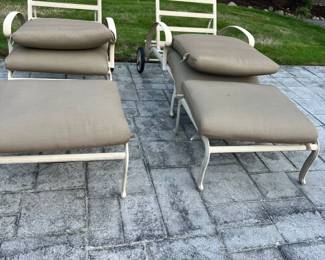 Lounge chairs with cushions