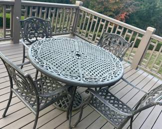 Patio table set - round seats 4