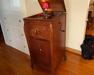 Victor Victrola Record Player Phonograph - works great - in amazing condition - 1906