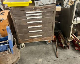 Kennedy toolbox on wheels